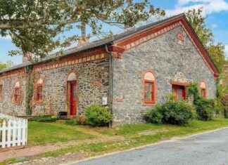 Dickeyville Artist’s Dream Home and Studio in Baltimore Fishbowl dickeyville-artists-dream-home-and-studio-in-baltimore-fishbowl