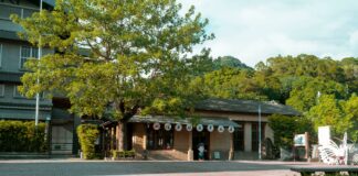 Shops At Suburban Square: Discover Hidden Gems And Exclusive Finds