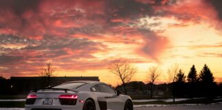 Wealthy Suburbs Of Chicago: Discover Luxurious Living And Charm